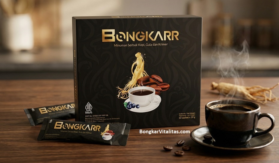 Secangkir Kopi Bongkar asli yang diseduh hangat di atas meja, siap dikonsumsi untuk menjaga vitalitas dan stamina tubuh.